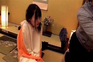 ガードの固い清楚な黒髪女子校生が修学旅行でヤリサーたちの集団に捕まり中だし輪姦されて快楽に目覚める 